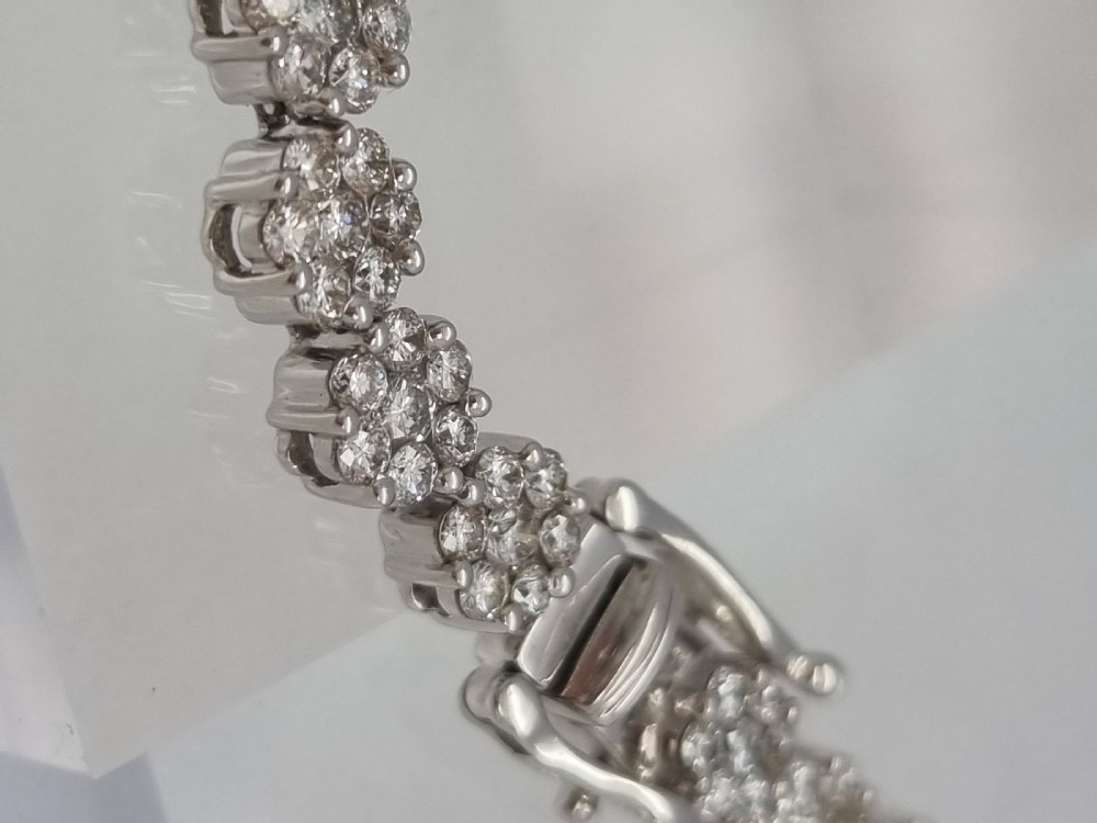 18ct WG Diamond Daisy Bracelet View II