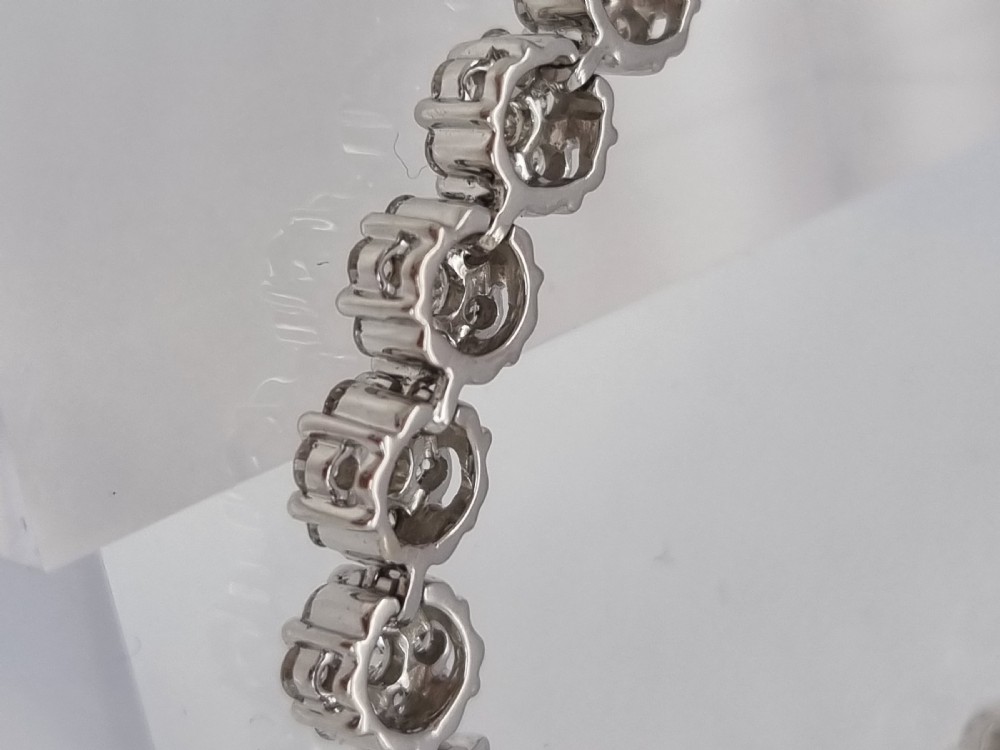 18ct WG Diamond Daisy Bracelet View III