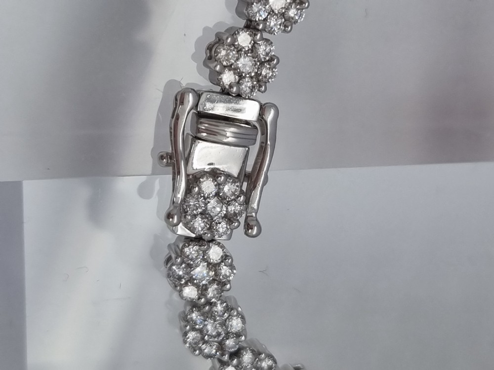 18ct WG Diamond Daisy Bracelet View IV