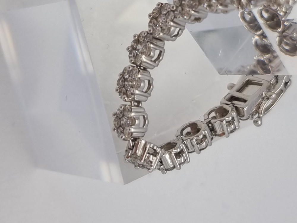18ct WG Diamond Daisy Bracelet View VI