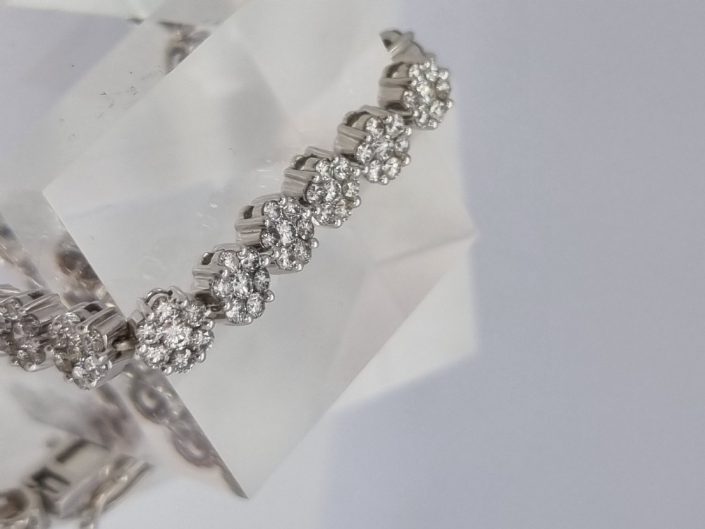 18ct WG Diamond Daisy Bracelet View VII