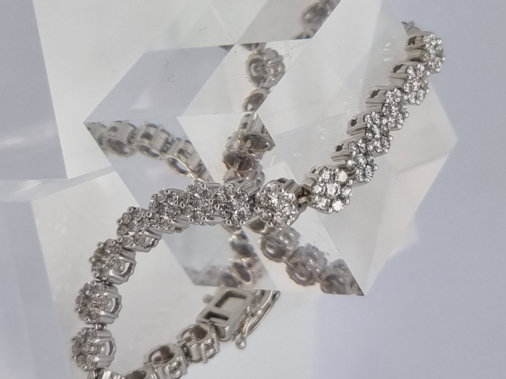 18ct WG Diamond Daisy Bracelet View VIII