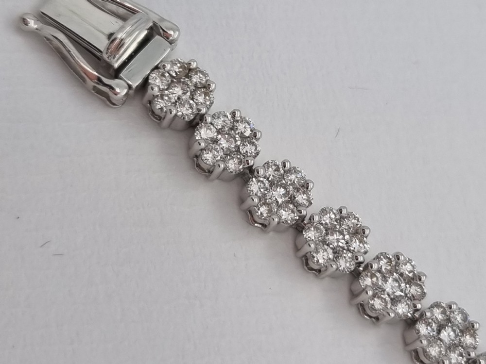 18ct WG Diamond Daisy Bracelet View IX