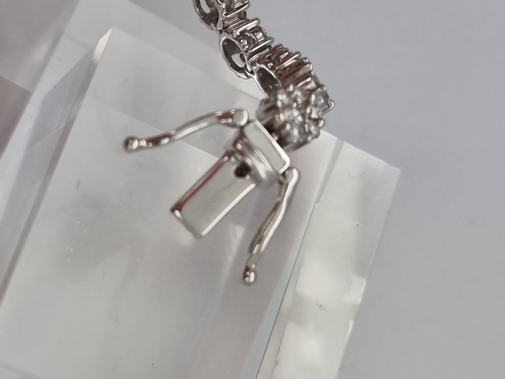 18ct WG Diamond Daisy Bracelet View XI