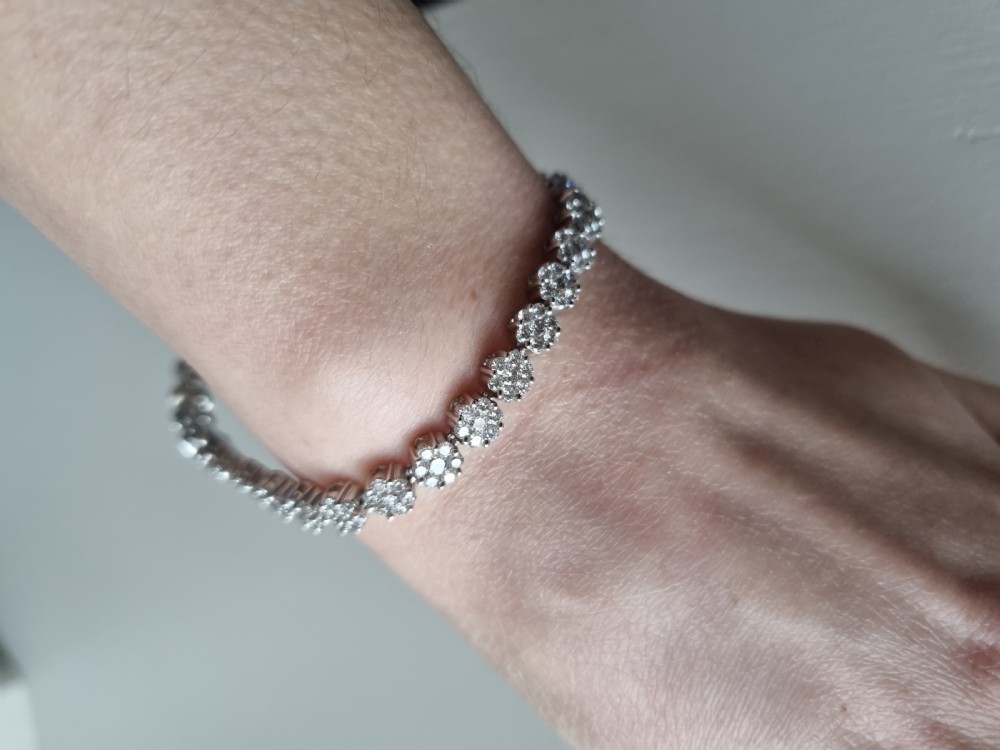 18ct WG Diamond Daisy Bracelet View XVI