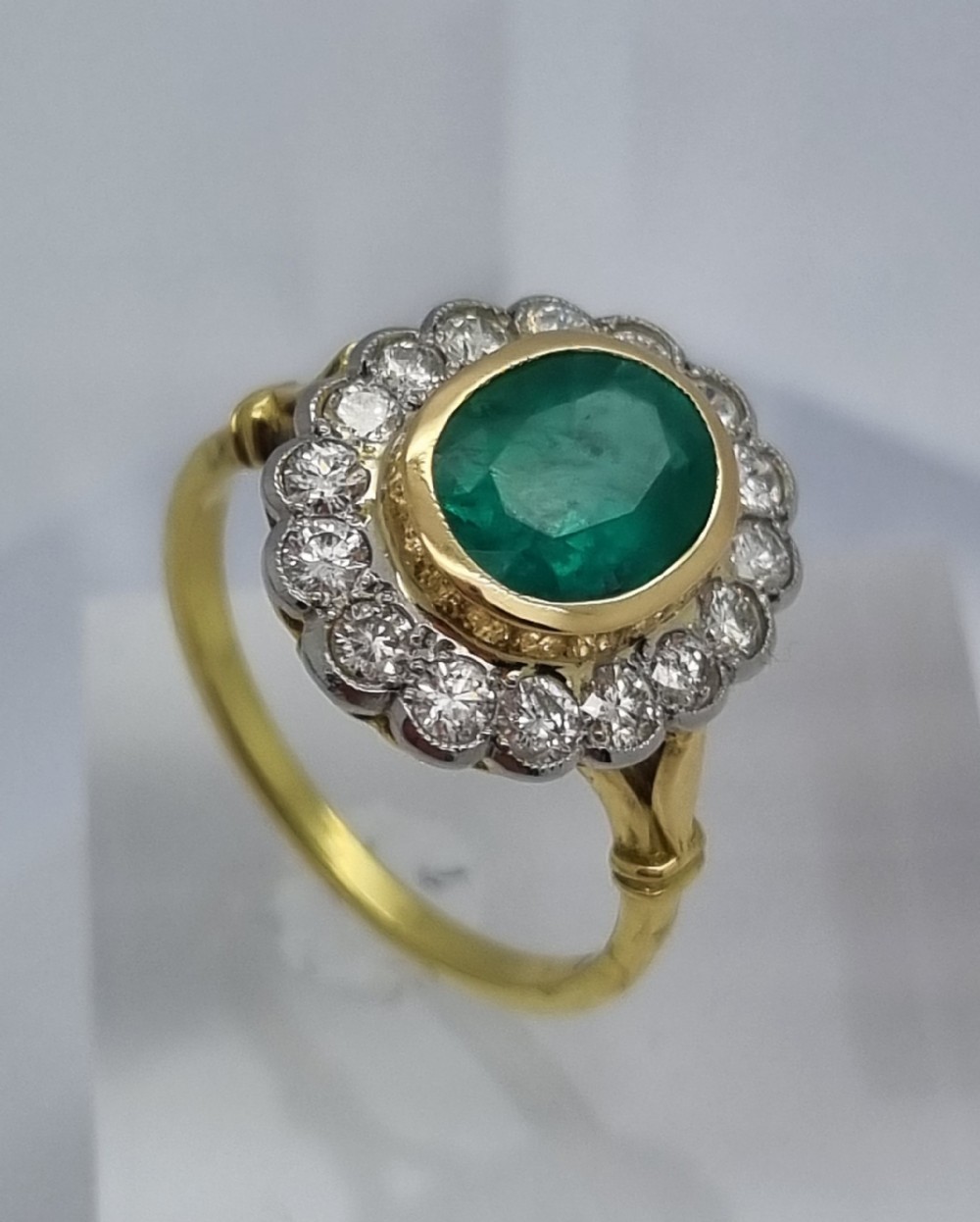 18ct Emerald Diamond Ring