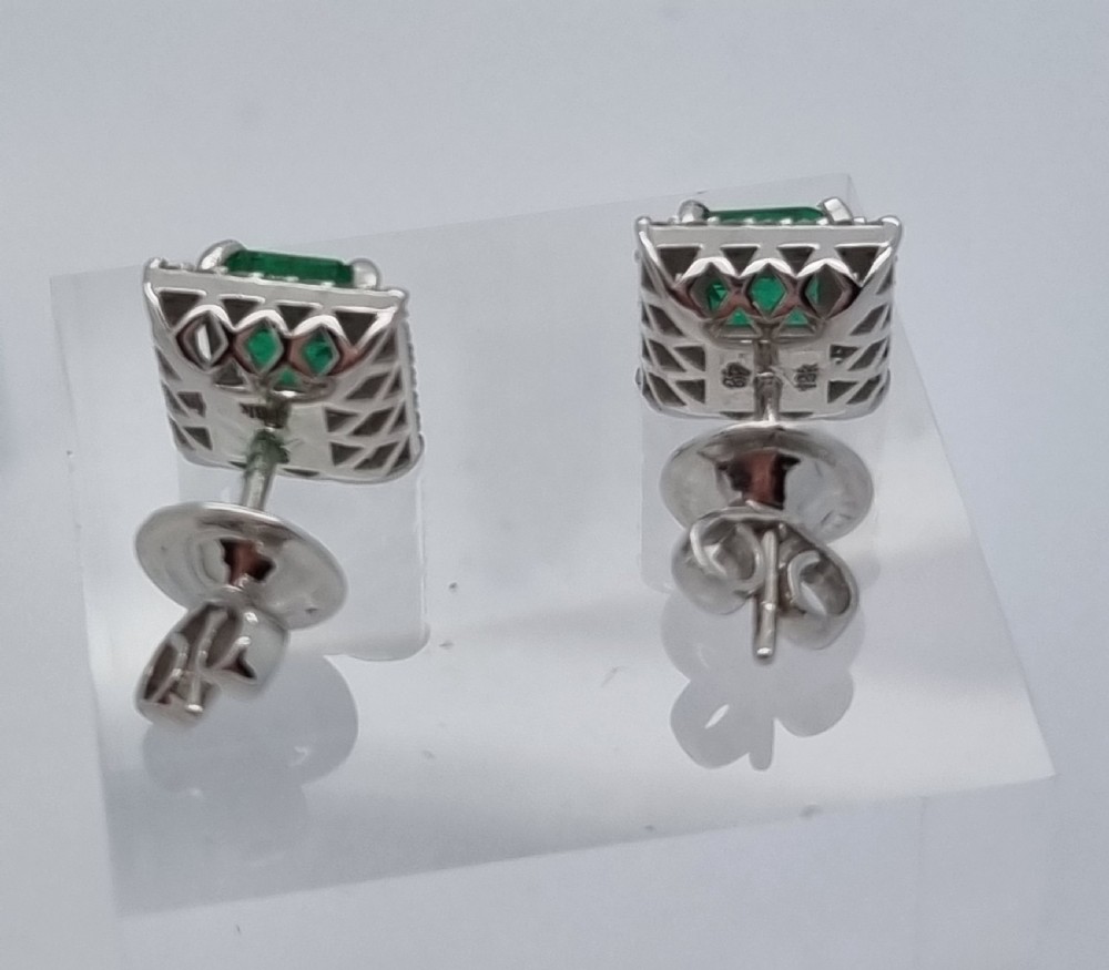 Emerald Diamond Clusters View V