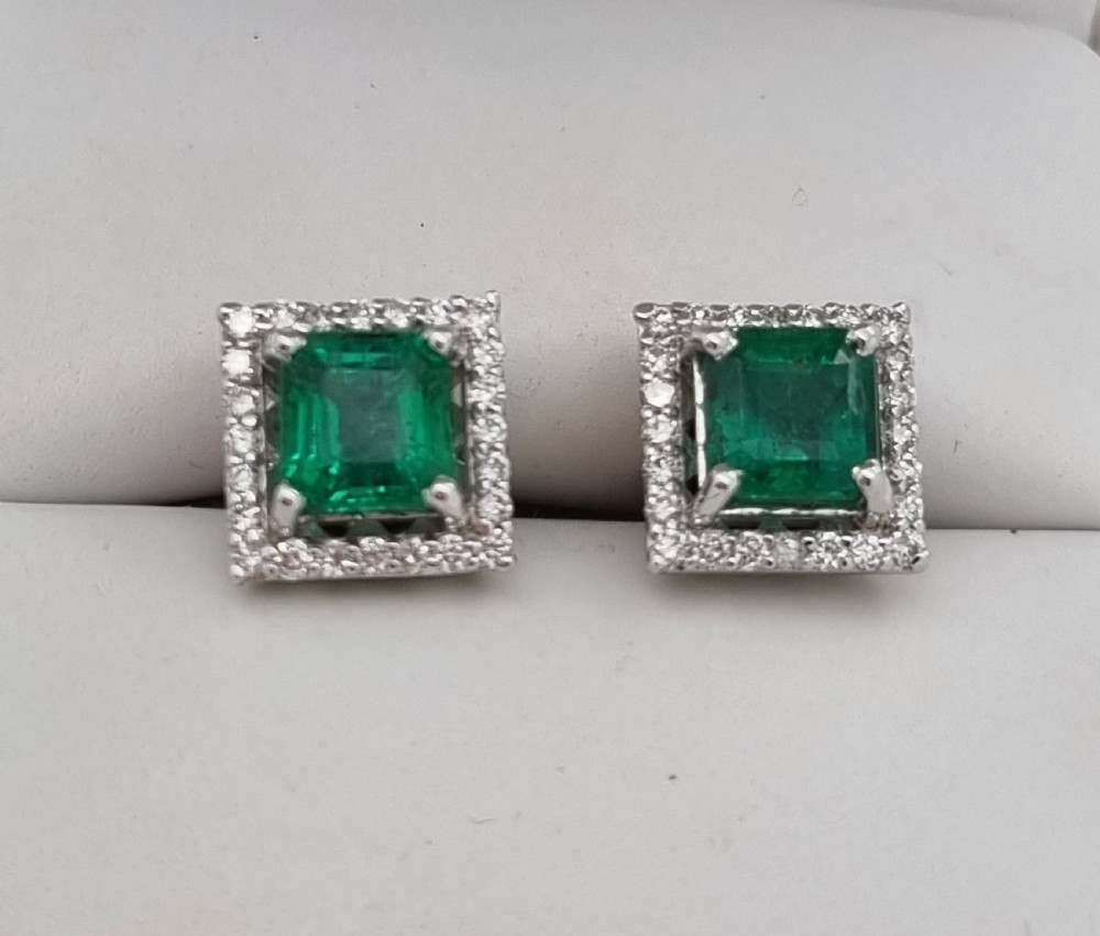 Emerald Diamond Clusters View VIII