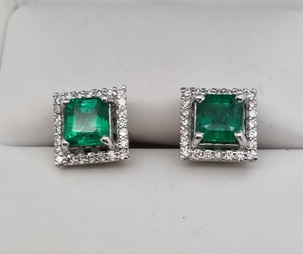Emerald Diamond Clusters View X