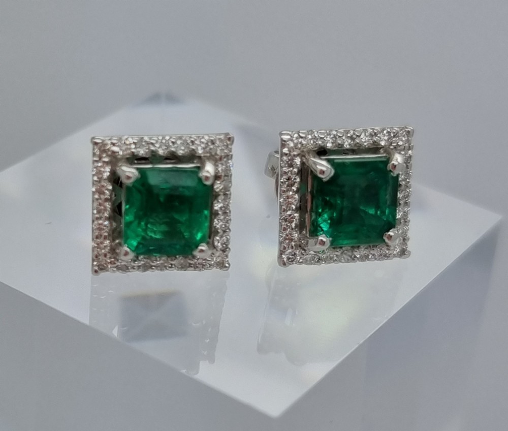 Emerald Diamond Clusters