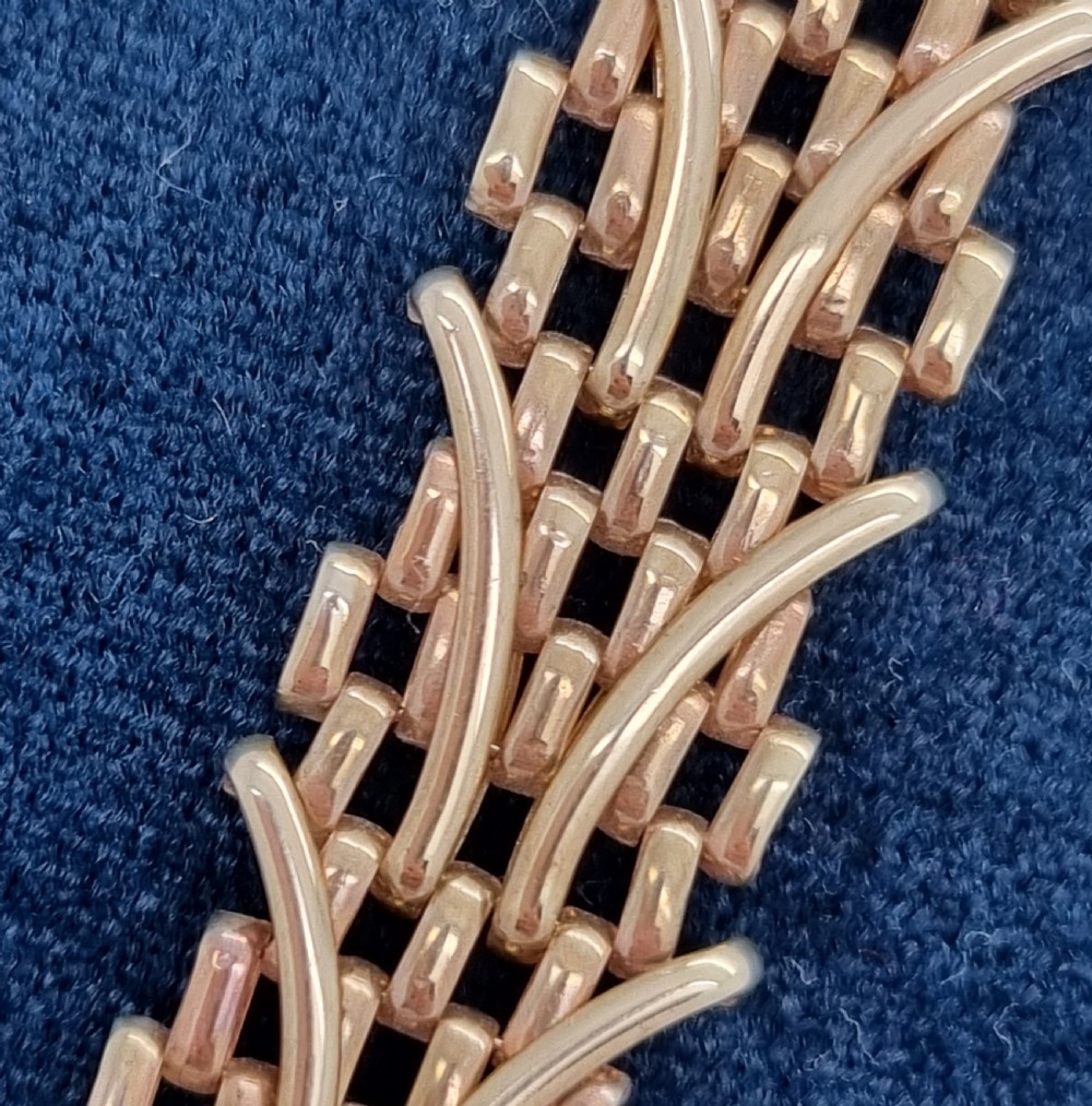 9ct Yellow Gold Gate Bracelet  View IV