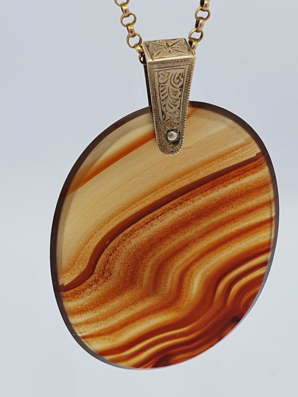 9ct Gold Agate Pendant View III