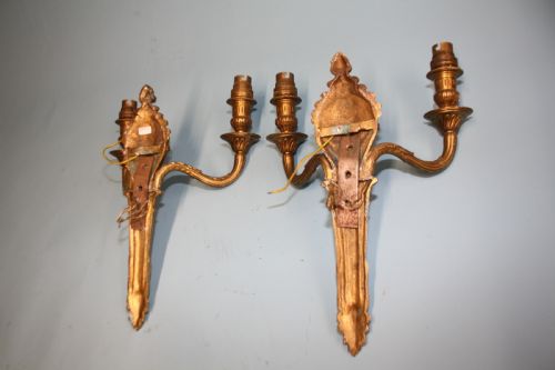 EARLY 20TH CENTURY PAIR OF BRASS WALL LIGHTS WITH CHERUBS - ADDITIONAL PHOTO 1