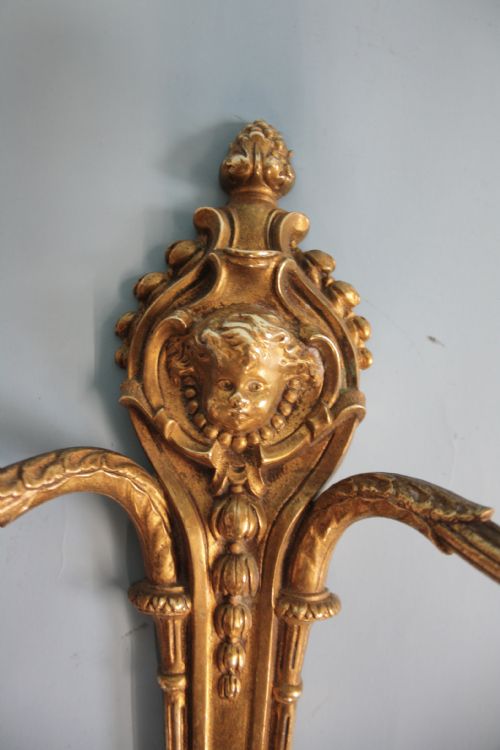 EARLY 20TH CENTURY PAIR OF BRASS WALL LIGHTS WITH CHERUBS - ADDITIONAL PHOTO 7