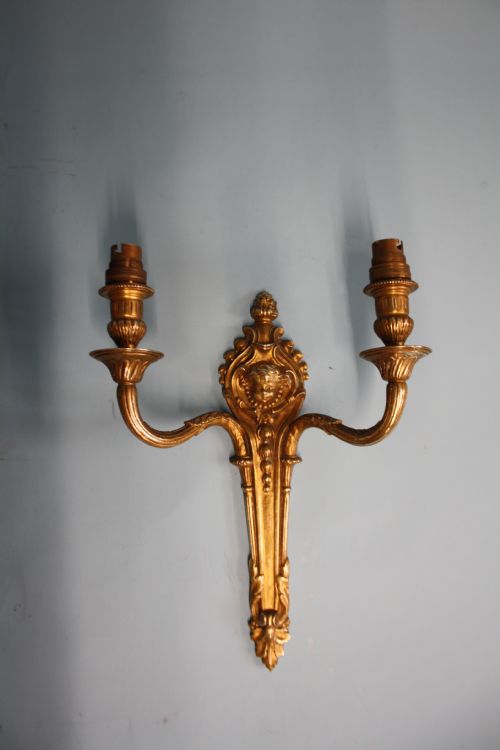 EARLY 20TH CENTURY PAIR OF BRASS WALL LIGHTS WITH CHERUBS - ADDITIONAL PHOTO 9