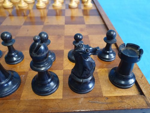 FOLDING CHESS BOARD WITH PIECES AND DRAFTS - ADDITIONAL PHOTO 8