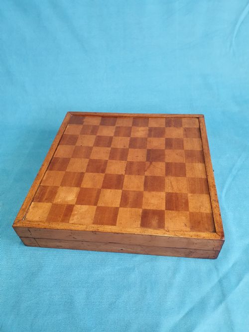 FOLDING CHESS BOARD WITH PIECES AND DRAFTS - ADDITIONAL PHOTO 2