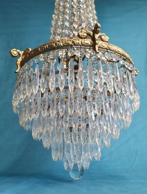 ELEGANT TALL CHANDELIER WITH SIX LAYERS OF SPIKES TO THE BOTTOM - ADDITIONAL PHOTO 2