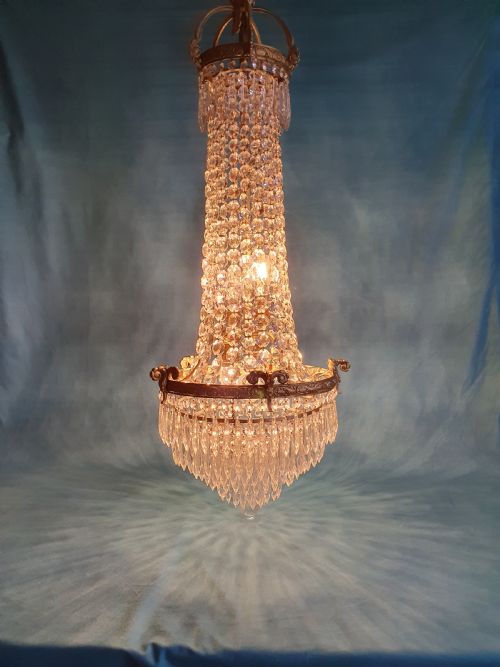 ELEGANT TALL CHANDELIER WITH SIX LAYERS OF SPIKES TO THE BOTTOM - ADDITIONAL PHOTO 3