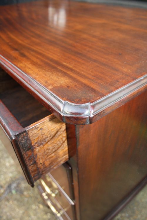 GEORGE LL KNEEHOLE DESK IN MAHOGANY C1750 - ADDITIONAL PHOTO 1
