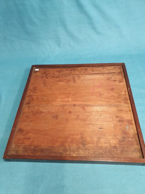 LATE 19 CENTURY WOODEN CHESSBOARD WITH EARLY 20TH CENTURY CHESS SET - ADDITIONAL PHOTO 1