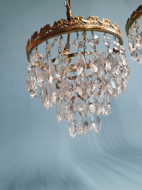 SET A THREE EARLY 20TH CENTURY DRIP CHANDELIERS - ADDITIONAL PHOTO 4