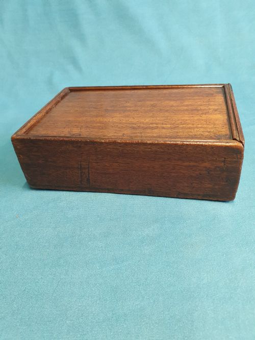 UNUSUAL SMALL MAHOGANY BOX WITH SPRING LOCKING MECHANISM - ADDITIONAL PHOTO 3
