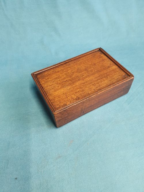 UNUSUAL SMALL MAHOGANY BOX WITH SPRING LOCKING MECHANISM - ADDITIONAL PHOTO 5