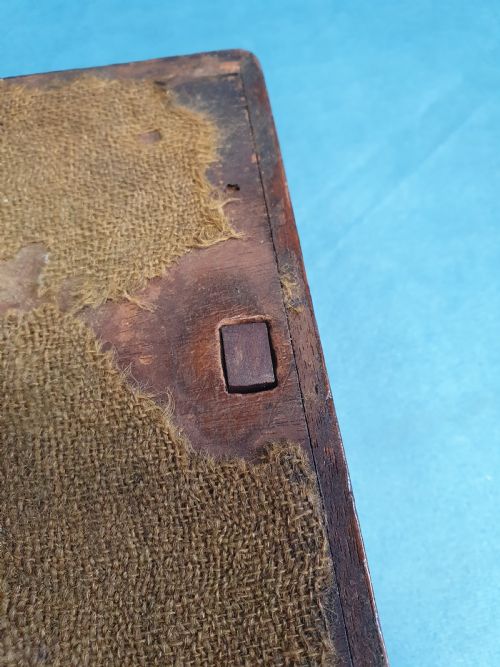 UNUSUAL SMALL MAHOGANY BOX WITH SPRING LOCKING MECHANISM - ADDITIONAL PHOTO 6