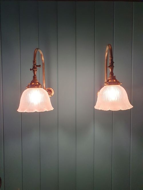 PAIR OF GAS WALL LIGHTS WITH GLASS SHADES - ADDITIONAL PHOTO 5