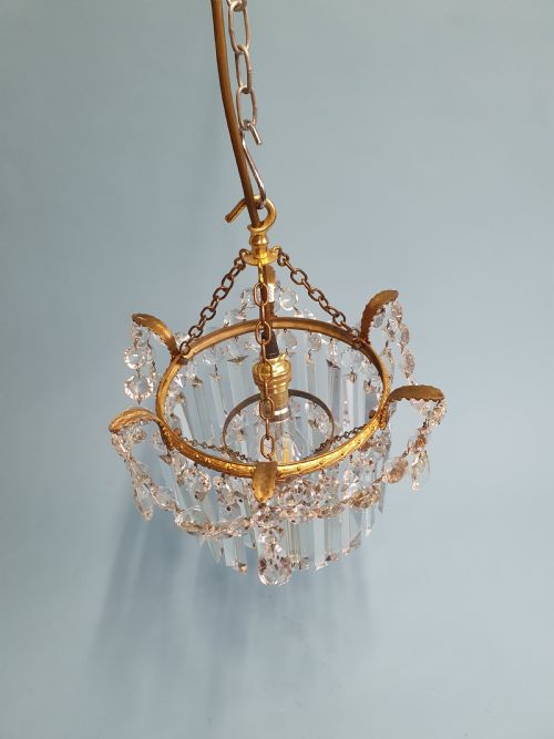 EARLY 20TH CENTURY CHANDELIER WITH LONG PRISMS AND SWAGS - ADDITIONAL PHOTO 1