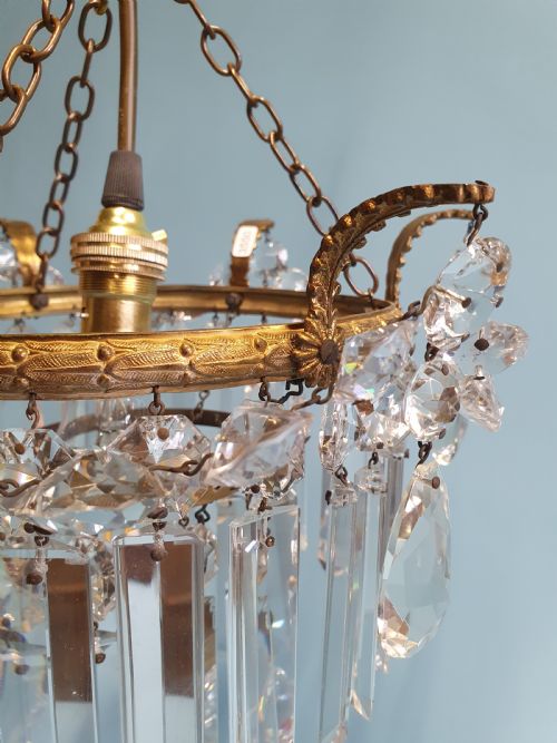 EARLY 20TH CENTURY CHANDELIER WITH LONG PRISMS AND SWAGS - ADDITIONAL PHOTO 6