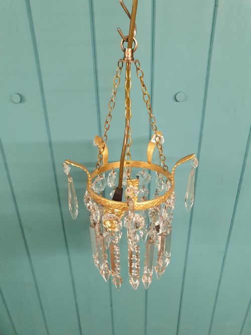 EARLY 20TH CENTURY SMALL LUSTRE CHANDELIER WITH FINIALS TO THE TOP 7 - ADDITIONAL PHOTO 3