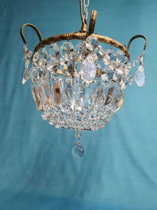BAG CHANDELIER WITH PRISMS AND SWAGS TO THE EDGE - ADDITIONAL PHOTO 2