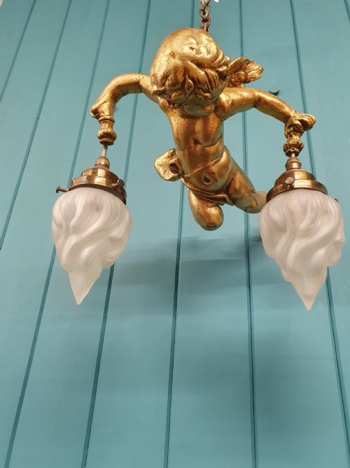 NICE QUALITY GILT CHERUB WITH NEW YORK FLAMES HANGING FROM THE ARMS 12 - ADDITIONAL PHOTO 2