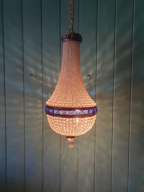 EARLY 20TH CENTURY BEAD CHANDELIER WITH BLUE PRISMS AT THE TOP AND CENTRE 10 - ADDITIONAL PHOTO 3