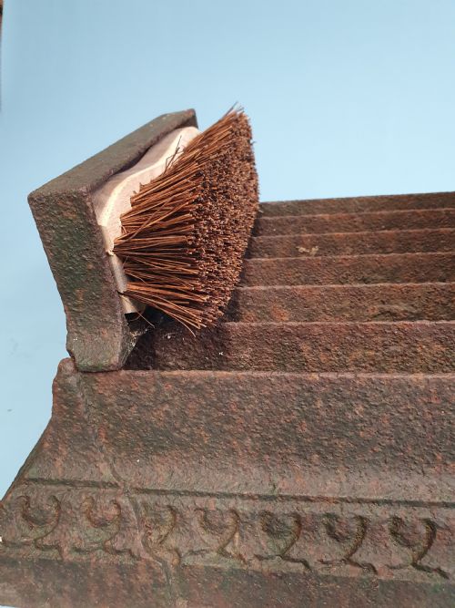 LATE 19 CENTURY CAST IRON BOOT SCRAPER WITH BRUSHES TO THE SIDE - ADDITIONAL PHOTO 5