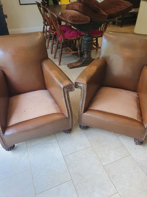 EARLY 20TH CENTURY PAIR OF CHOCOLATE BROWN LEATHER CHAIRS - ADDITIONAL PHOTO 2