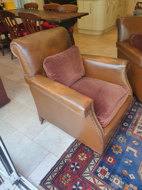 EARLY 20TH CENTURY PAIR OF CHOCOLATE BROWN LEATHER CHAIRS - ADDITIONAL PHOTO 3