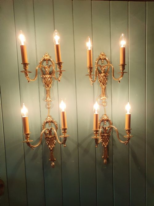 SET OF FOUR EARLY 20TH CENTURY BRASS WALL LIGHTS WITH LEAF AND ACORN DESIGN - ADDITIONAL PHOTO 1
