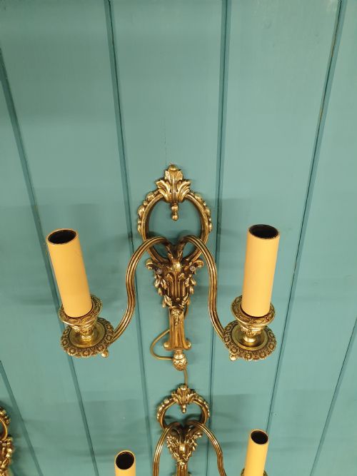 SET OF FOUR EARLY 20TH CENTURY BRASS WALL LIGHTS WITH LEAF AND ACORN DESIGN - ADDITIONAL PHOTO 4