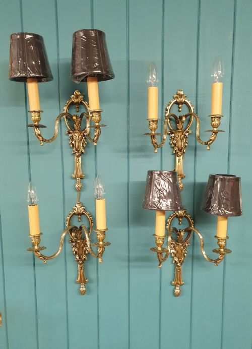 SET OF FOUR EARLY 20TH CENTURY BRASS WALL LIGHTS WITH LEAF AND ACORN DESIGN - ADDITIONAL PHOTO 5