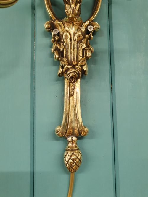 SET OF FOUR EARLY 20TH CENTURY BRASS WALL LIGHTS WITH LEAF AND ACORN DESIGN - ADDITIONAL PHOTO 6