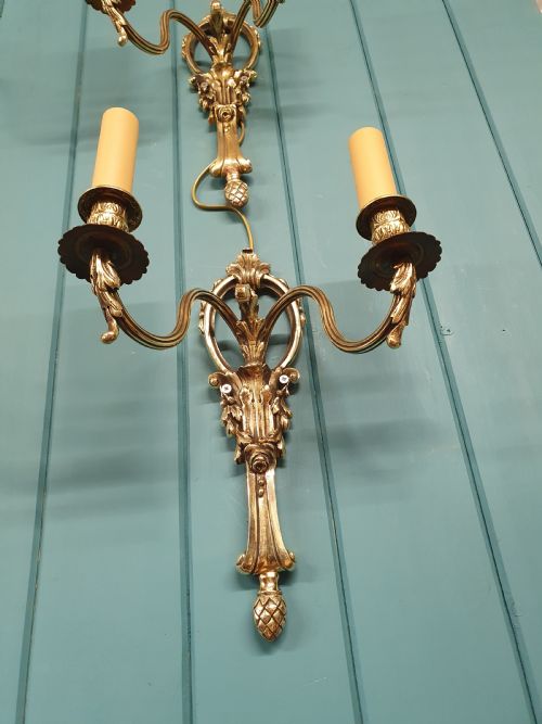 SET OF FOUR EARLY 20TH CENTURY BRASS WALL LIGHTS WITH LEAF AND ACORN DESIGN - ADDITIONAL PHOTO 7