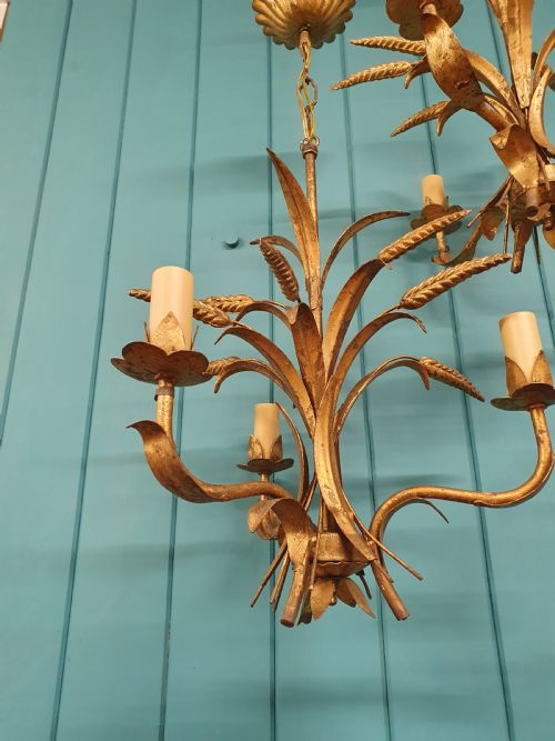 PAIR OF EARLY 20TH CENTURY CHANDELIERS WITH GOLD LEAVES AND BALI CORNS - ADDITIONAL PHOTO 7