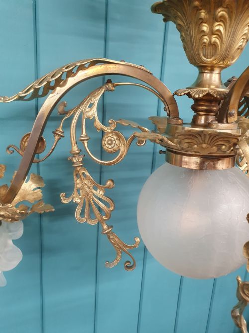 LARGE 4 LIGHT EARLY 20TH CENTURY BRASS CHANDELIER WITH TULIP GLASS SHADES 25 - ADDITIONAL PHOTO 8