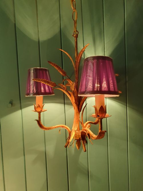 PAIR OF EARLY 20TH CENTURY CHANDELIERS WITH GOLD LEAVES AND BALI CORNS - ADDITIONAL PHOTO 2