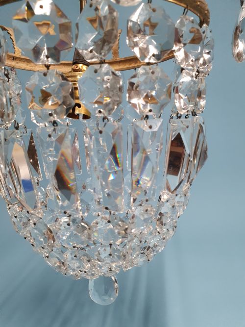 EARLY 20TH CENTURY BAG CHANDELIER WITH PRISMS AND FINIALS TO THE TOP 11 - ADDITIONAL PHOTO 2