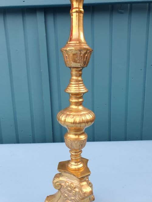 EARLY 20TH CENTURY PAIR OF BAROQUE STYLE BRASS CANDLESTICKS - ADDITIONAL PHOTO 3