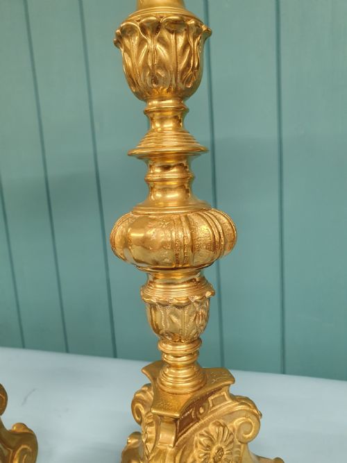 EARLY 20TH CENTURY PAIR OF BAROQUE STYLE BRASS CANDLESTICKS - ADDITIONAL PHOTO 3